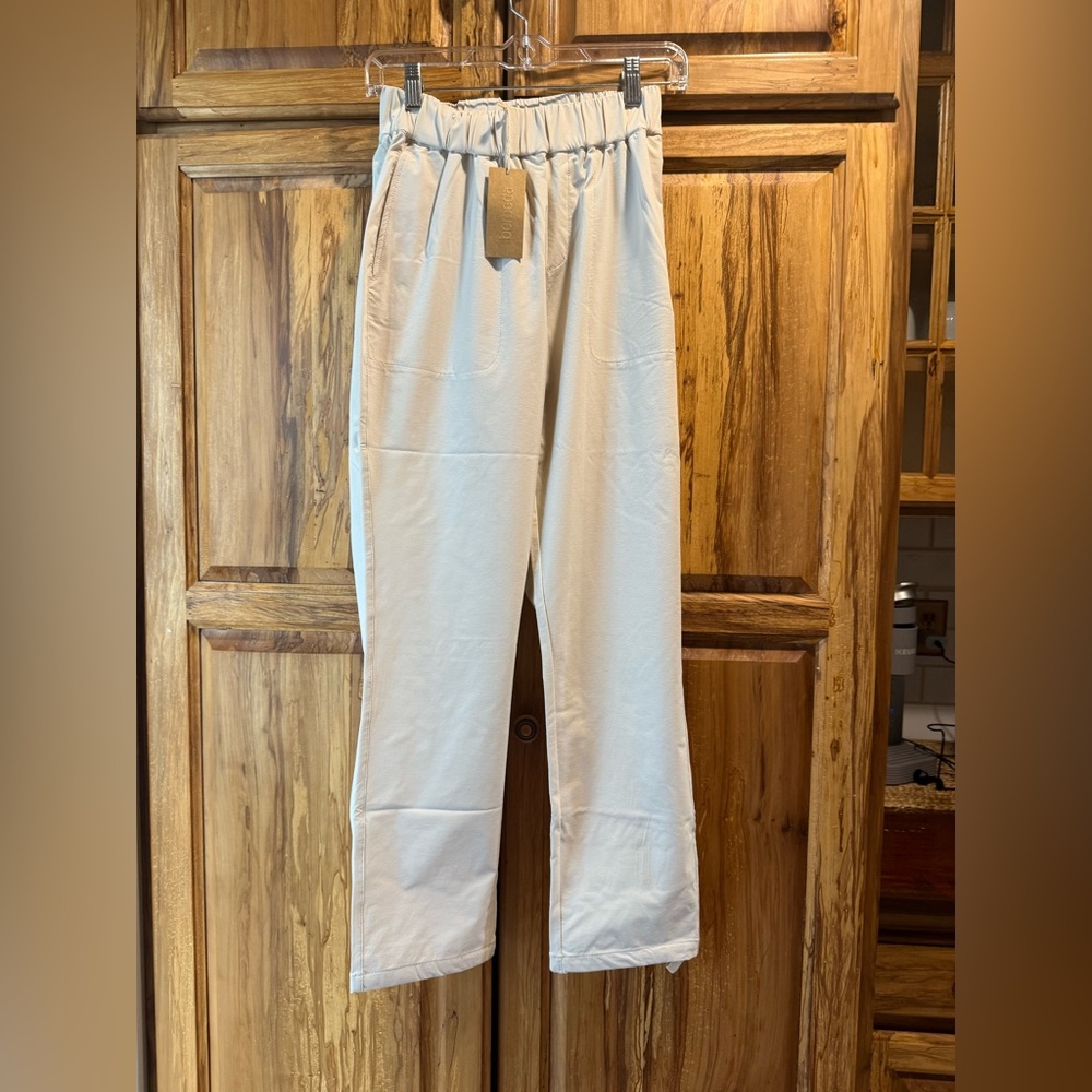 Berbeda minimal Teach pants new with tags , water repellant